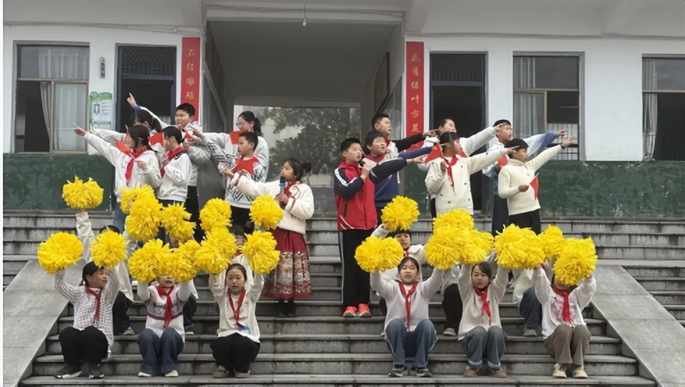 传承雷锋精神，闪耀少年担当—— 花石中心小学五年级“学雷锋”演讲比赛