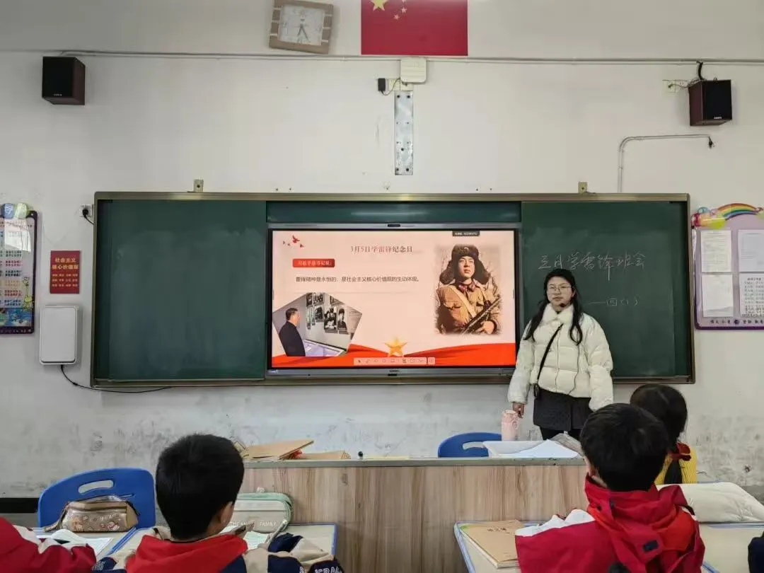 江西玉山:    传承雷锋精神   共展年级风采