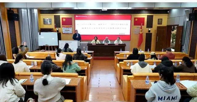美研聚力 数智赋能 ——湘潭市中小学美术名师工作室教研活动