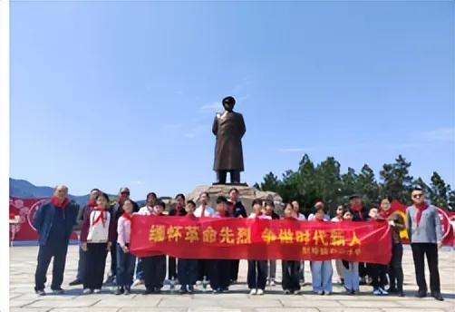 缅怀彭老总,传承红色魂——湘潭县射埠镇中心小学开展清明祭扫活动