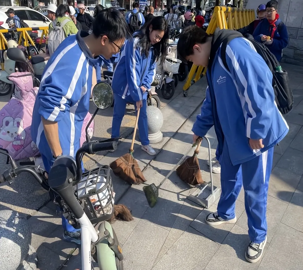 践行雷锋精神，书写青春担当——湘潭市第一中学雷锋特辑：2514班“学雷锋活动”总结