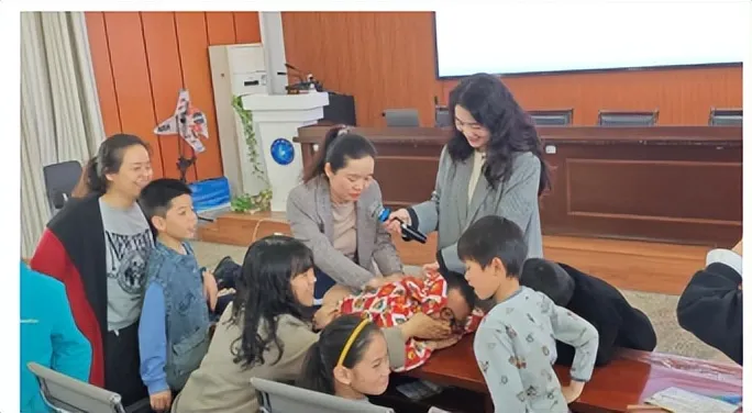 湘潭市中心医院药学部联合湘潭市图书馆开展春季健康科普活动