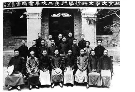 伟大领袖毛主席对陈独秀的中肯评价-------他是有过功劳的……创造了党，有功劳！