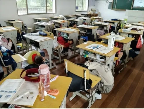 筑牢安全防线,守护生命之花——射埠镇中心小学开展防震减灾应急疏散演练