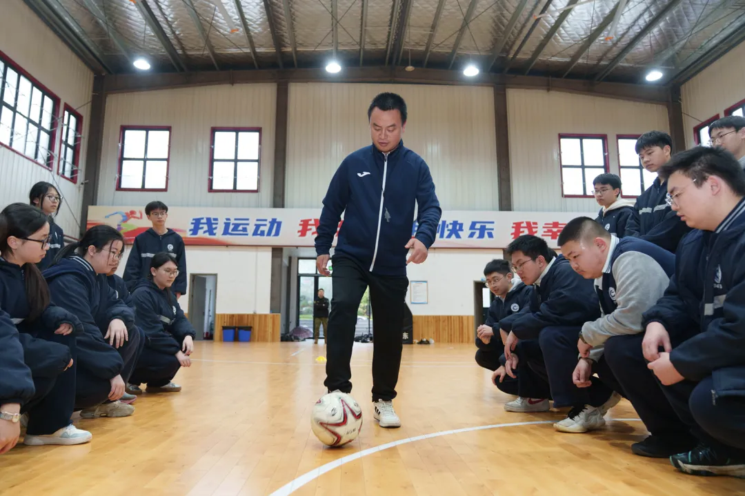 视导赋能明方向 深耕课堂提质效——县教研室莅临凤凰中学开展教学视导