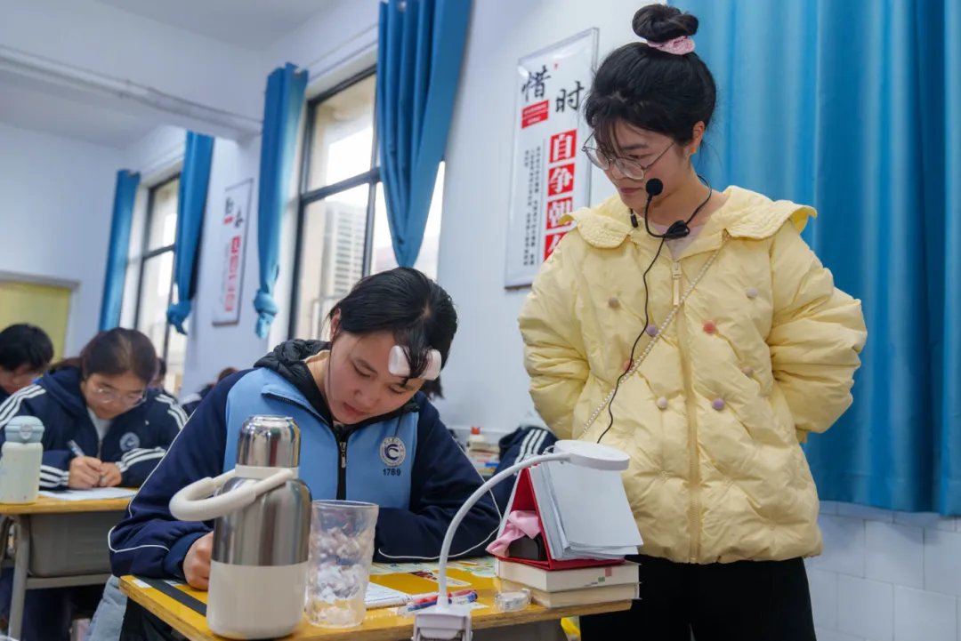 视导赋能明方向 深耕课堂提质效——县教研室莅临凤凰中学开展教学视导