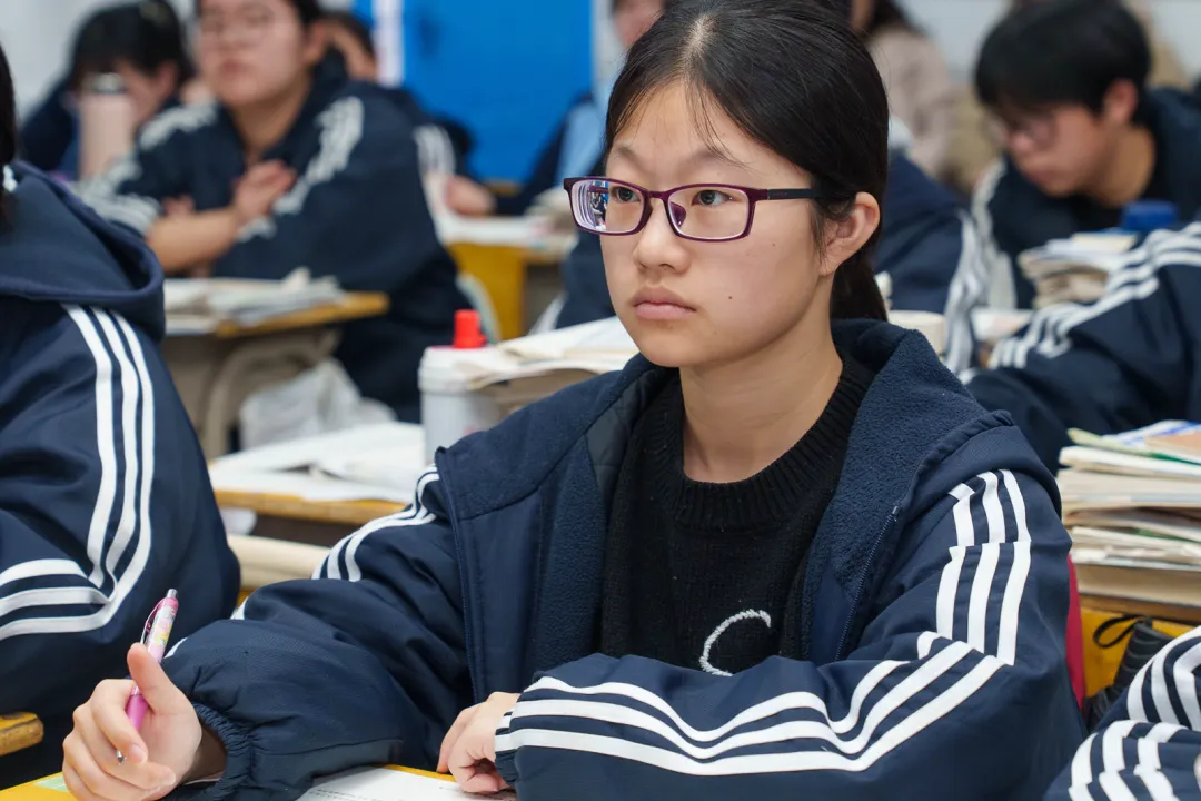 视导赋能明方向 深耕课堂提质效——县教研室莅临凤凰中学开展教学视导