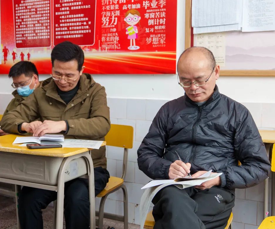 视导赋能明方向 深耕课堂提质效——县教研室莅临凤凰中学开展教学视导