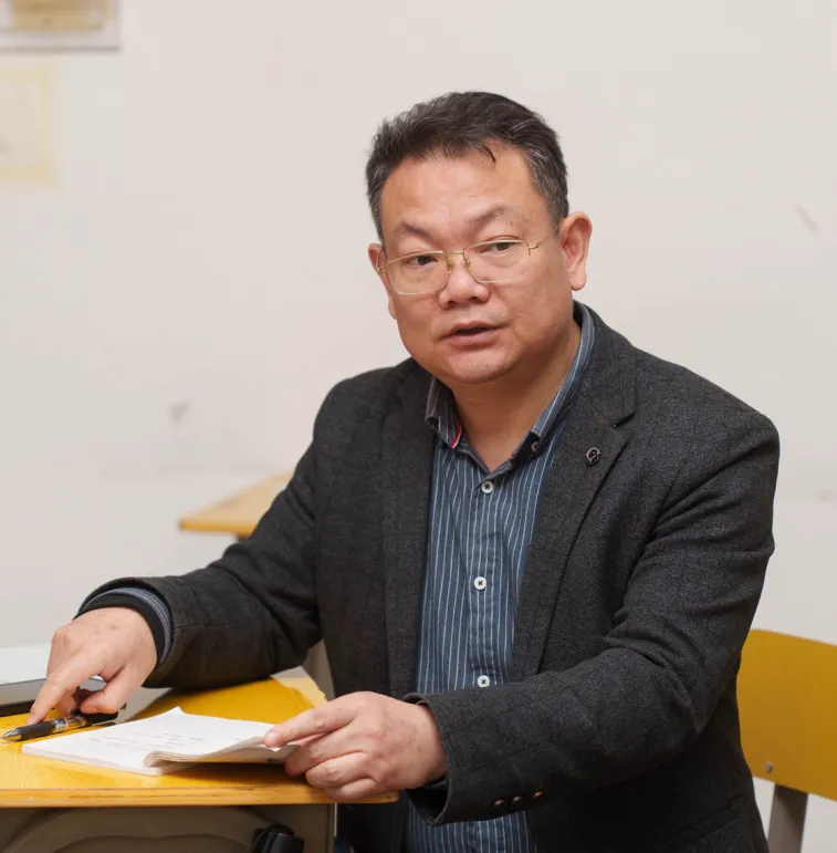 视导赋能明方向 深耕课堂提质效——县教研室莅临凤凰中学开展教学视导