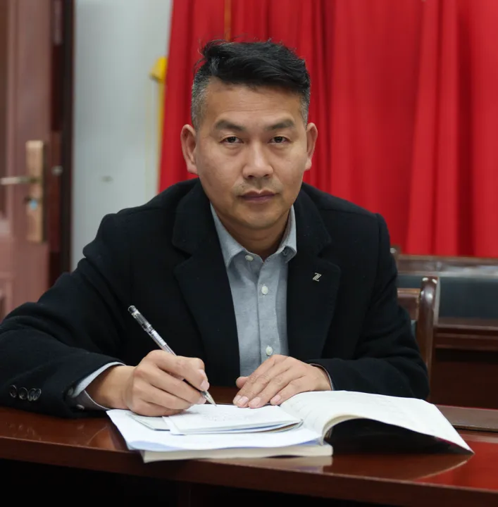 视导赋能明方向 深耕课堂提质效——县教研室莅临凤凰中学开展教学视导
