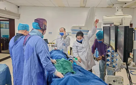 生死竞速，多科联手！湘潭县人民医院成功抢救反复大咯血窒息危重患者