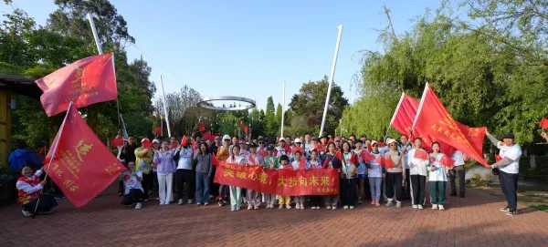 中国民间徒步节鸿徒马拉松45公里环滇大徒步 在昆启航