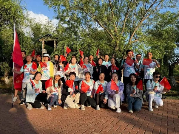 中国民间徒步节鸿徒马拉松45公里环滇大徒步 在昆启航