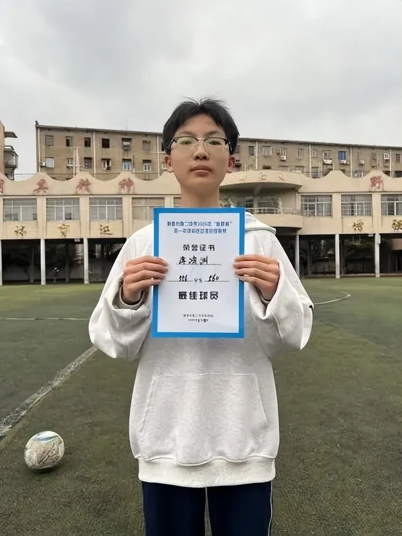 绿茵驰骋强体魄 赛场飞扬少年风——湘潭市二中2026年初一年级“新群杯”校园足球班级联赛圆满落幕