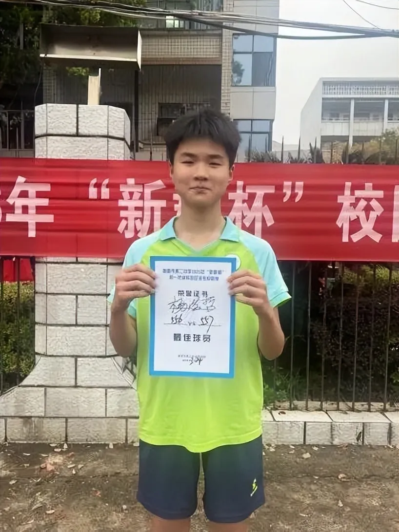 绿茵驰骋强体魄 赛场飞扬少年风——湘潭市二中2026年初一年级“新群杯”校园足球班级联赛圆满落幕