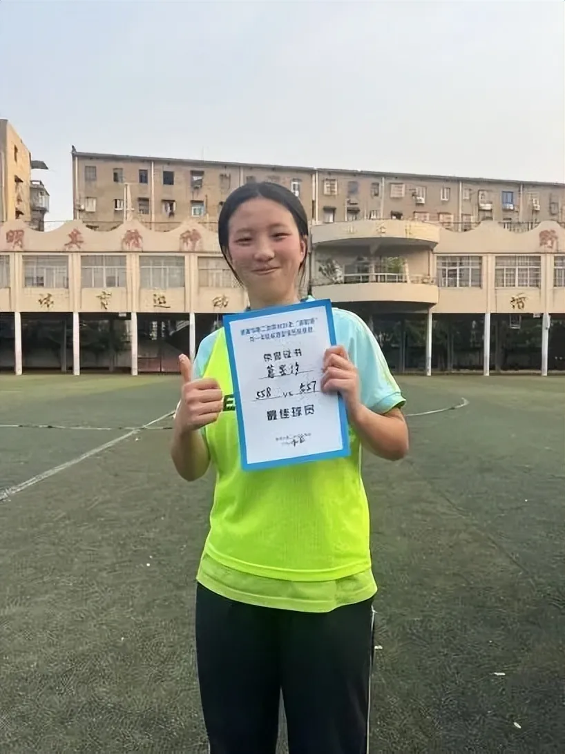 绿茵驰骋强体魄 赛场飞扬少年风——湘潭市二中2026年初一年级“新群杯”校园足球班级联赛圆满落幕