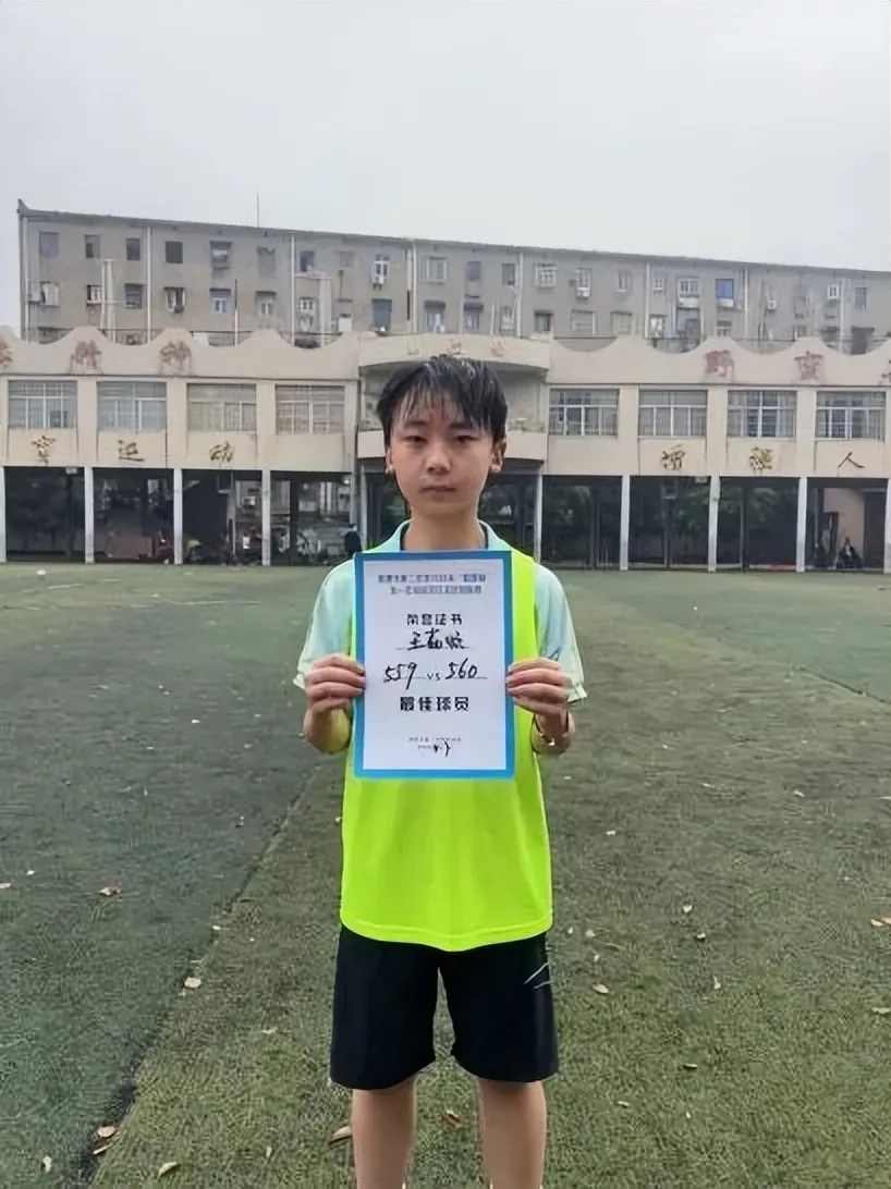 绿茵驰骋强体魄 赛场飞扬少年风——湘潭市二中2026年初一年级“新群杯”校园足球班级联赛圆满落幕