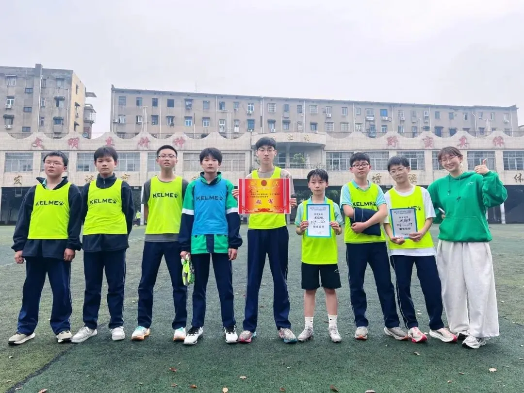 绿茵驰骋强体魄 赛场飞扬少年风——湘潭市二中2026年初一年级“新群杯”校园足球班级联赛圆满落幕