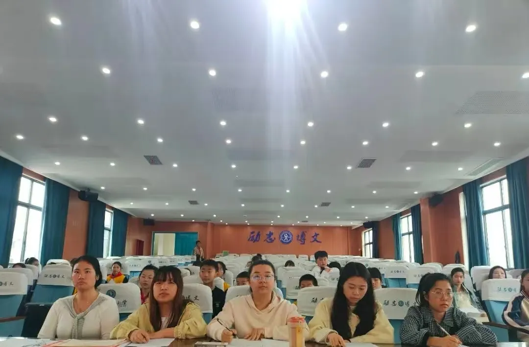 江西玉山县文成中心小学举行“家风家训”讲故事比赛