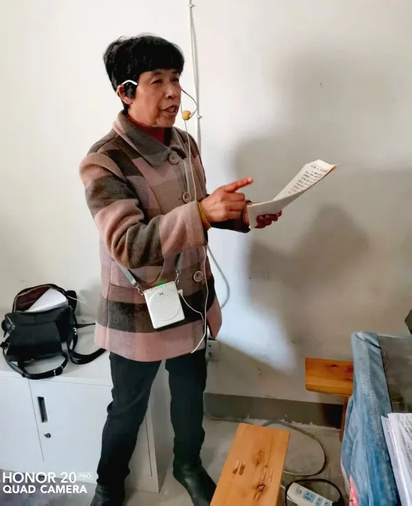 六旬退休干部吴官秀：三十四年守护残疾家庭，用善意温暖岁月