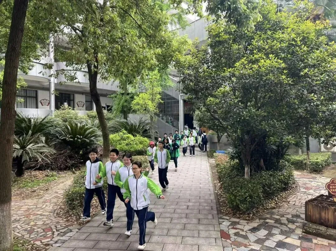 以练筑防,平安护航——湘潭市第二中学2026年上学期4月消防疏散演练