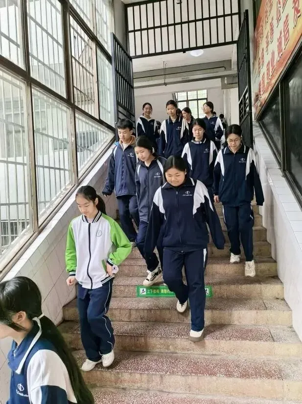 以练筑防,平安护航——湘潭市第二中学2026年上学期4月消防疏散演练