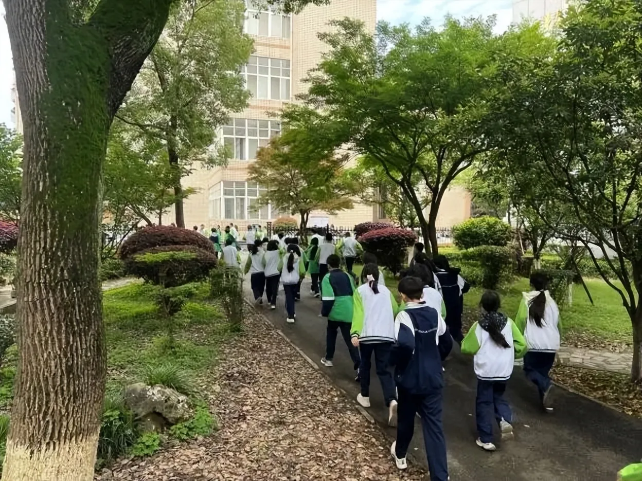 以练筑防,平安护航——湘潭市第二中学2026年上学期4月消防疏散演练
