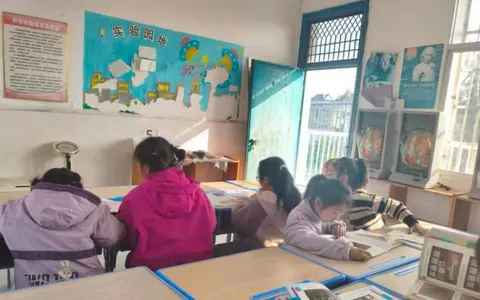 江西上饶朝阳小学:  书香润童心   阅读伴成长