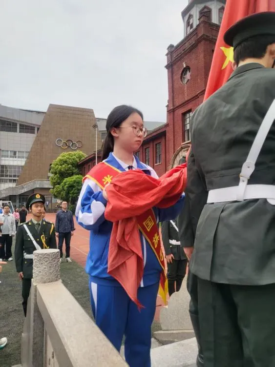 沉稳踏实 勤学担当 ——湘潭市第一中学“光荣的国旗手”第四十六期