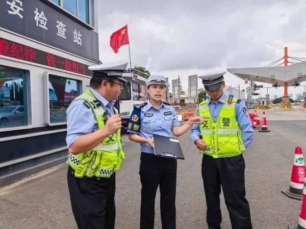 柔肩担重任 藏蓝绽芳华 云岭高速交管巾帼队伍勇毅前行