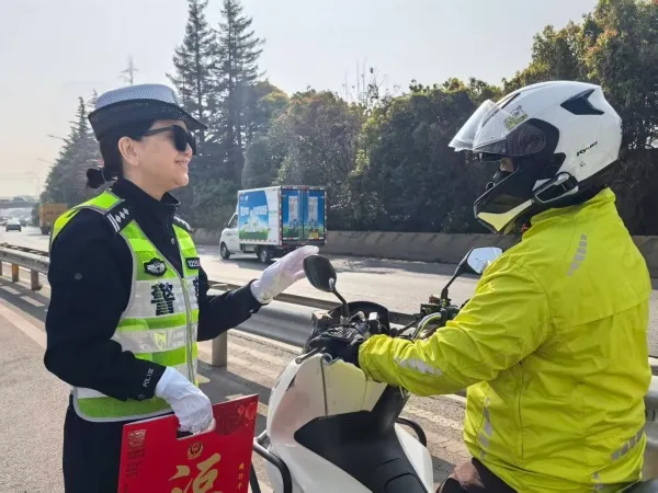 柔肩担重任 藏蓝绽芳华 云岭高速交管巾帼队伍勇毅前行
