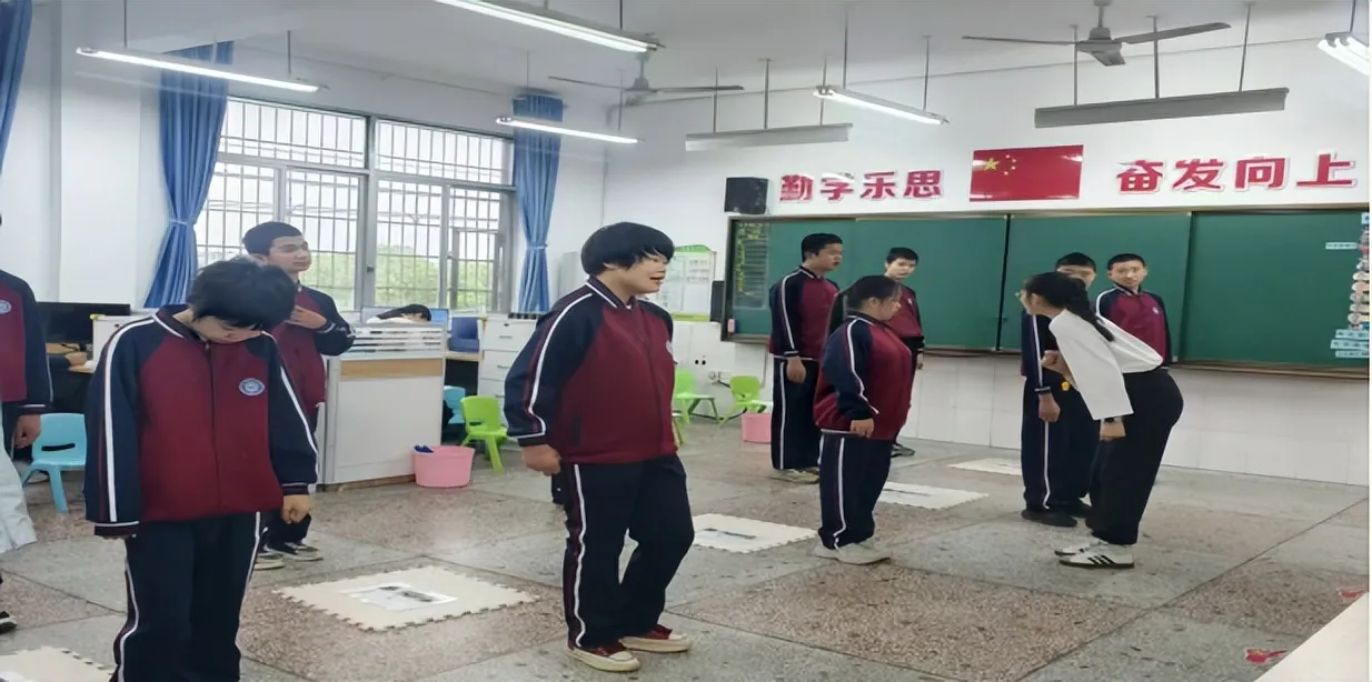 聚焦差异 优化支持 共生共长 ——湘潭市特殊教育名师工作室“差异·支持·共生”课堂教学观研活动在我校成功举办