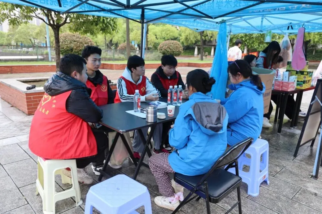 让爱在热血中接力!湖南城建职院师生踊跃参加无偿献血活动