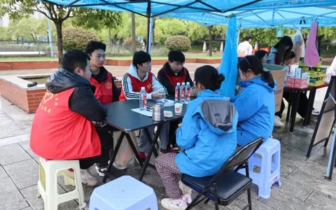 让爱在热血中接力！湖南城建职院师生踊跃参加无偿献血活动