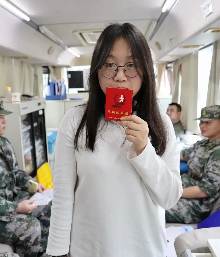 让爱在热血中接力!湖南城建职院师生踊跃参加无偿献血活动