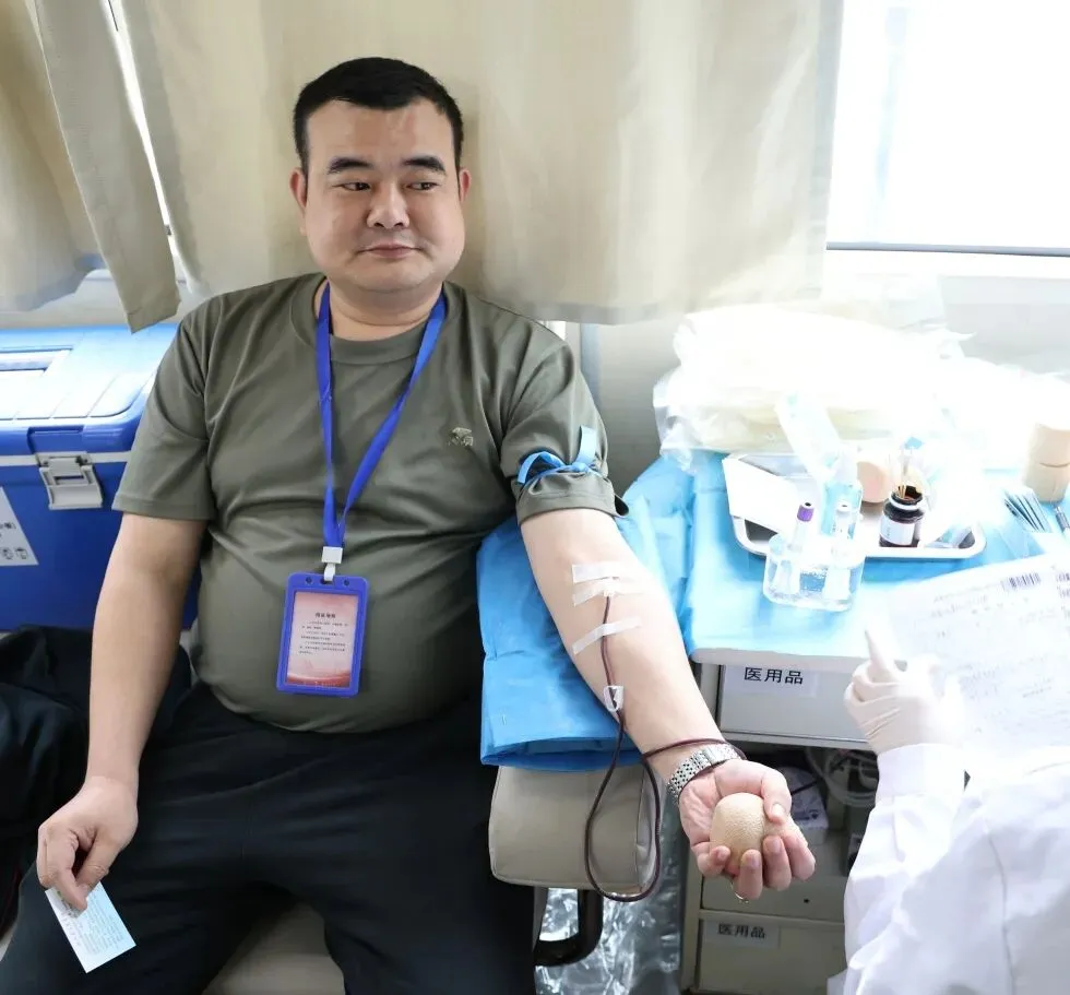 让爱在热血中接力!湖南城建职院师生踊跃参加无偿献血活动