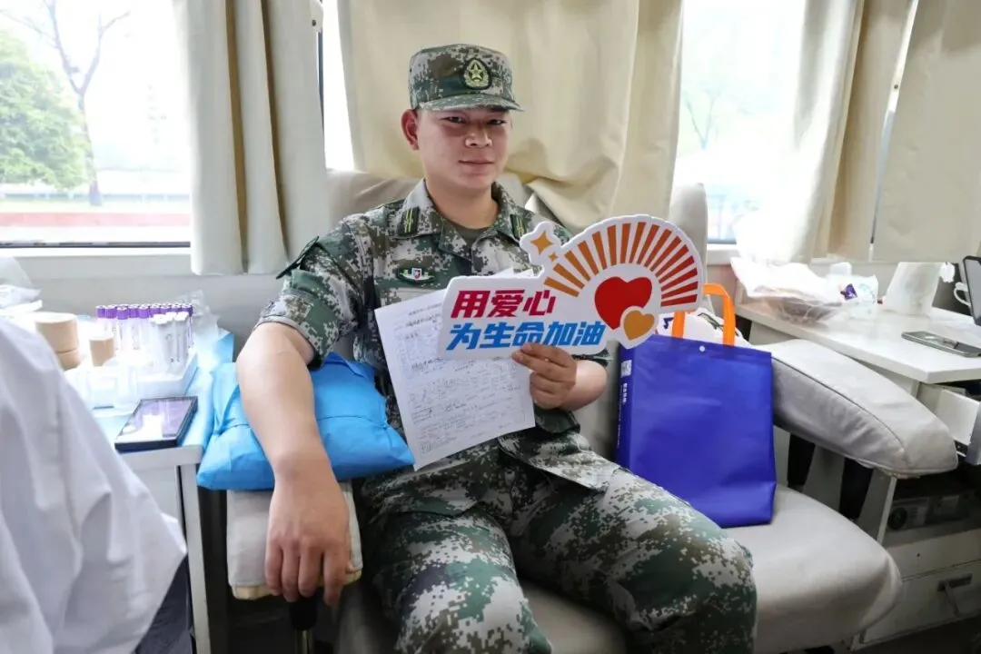 让爱在热血中接力!湖南城建职院师生踊跃参加无偿献血活动