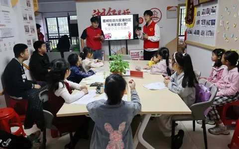湖南城建职业技术学院红十字志愿服务队走进社区，手把手教孩子”生命的拥抱”