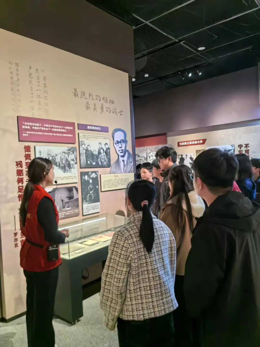 湖南城建职业技术学院师生赴烈士陵园开展清明祭扫活动