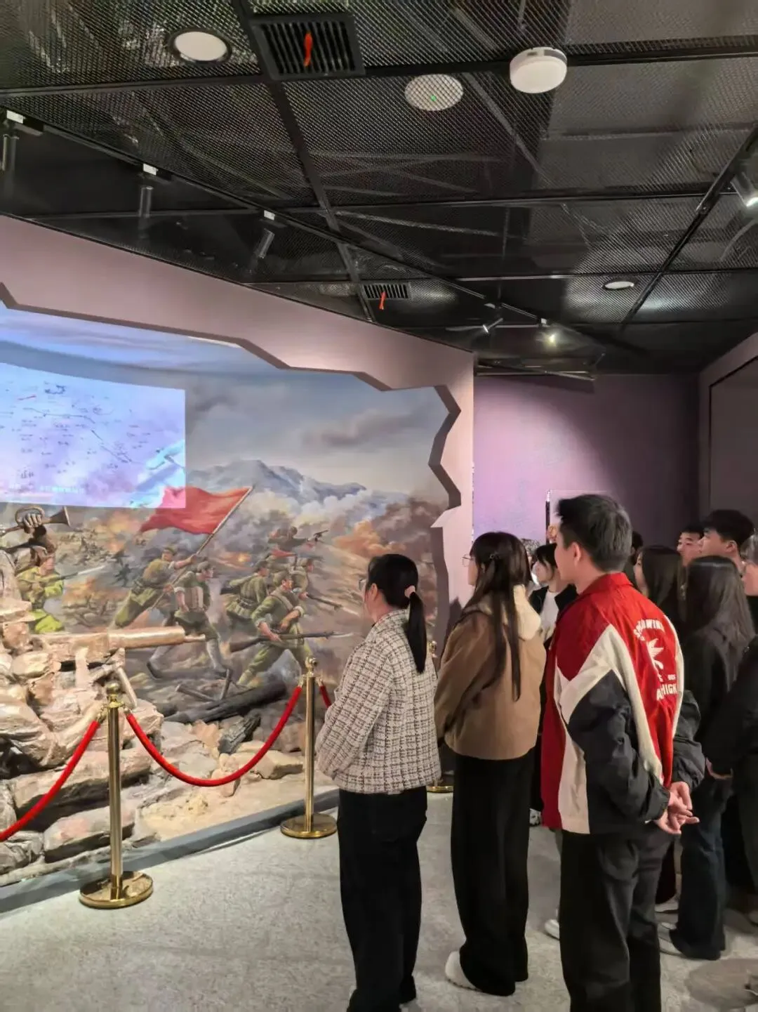 湖南城建职业技术学院师生赴烈士陵园开展清明祭扫活动