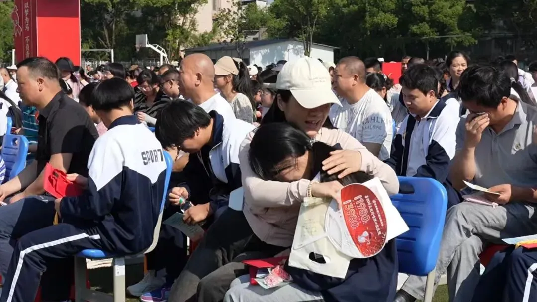 以成年赴山海 以笃行耀前程 ——湘机中学举行2026届高三成人礼