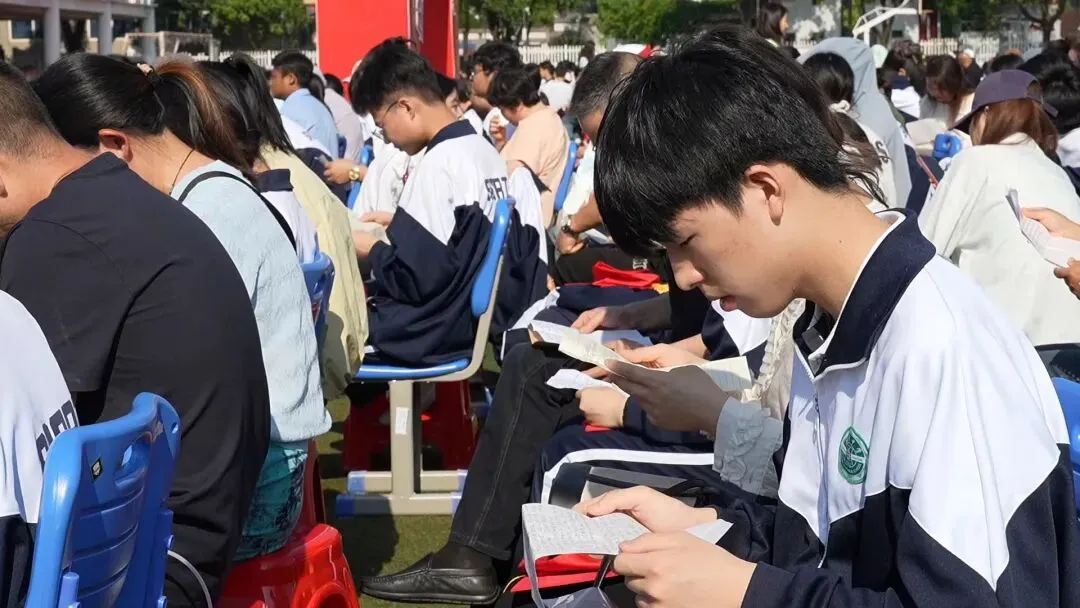 以成年赴山海 以笃行耀前程 ——湘机中学举行2026届高三成人礼