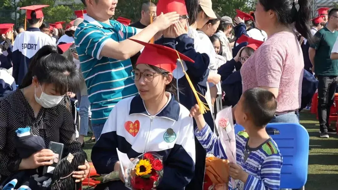 以成年赴山海 以笃行耀前程 ——湘机中学举行2026届高三成人礼