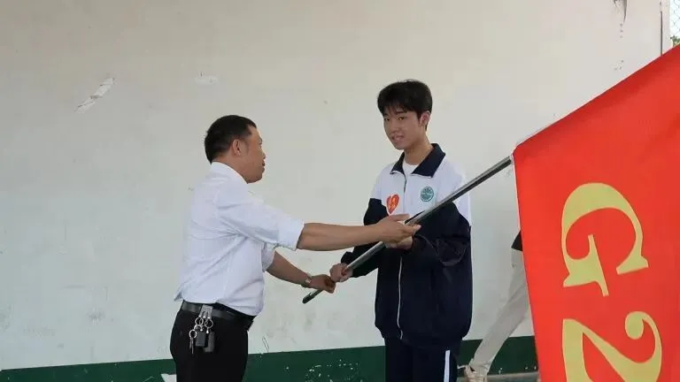 以成年赴山海 以笃行耀前程 ——湘机中学举行2026届高三成人礼