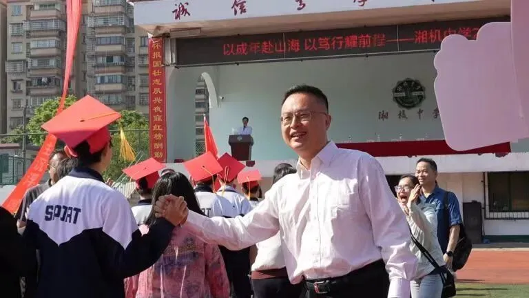 以成年赴山海 以笃行耀前程 ——湘机中学举行2026届高三成人礼