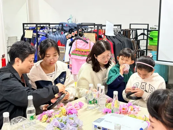 昆明周家社区、明通路社区开展母亲节活动