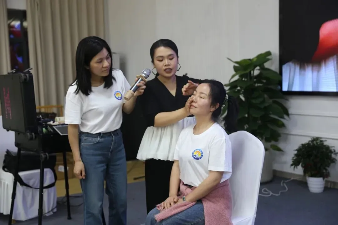 赋能护士 守护生命——湘潭县紧密型医共体总医院开展护士节心理赋能沙龙活动