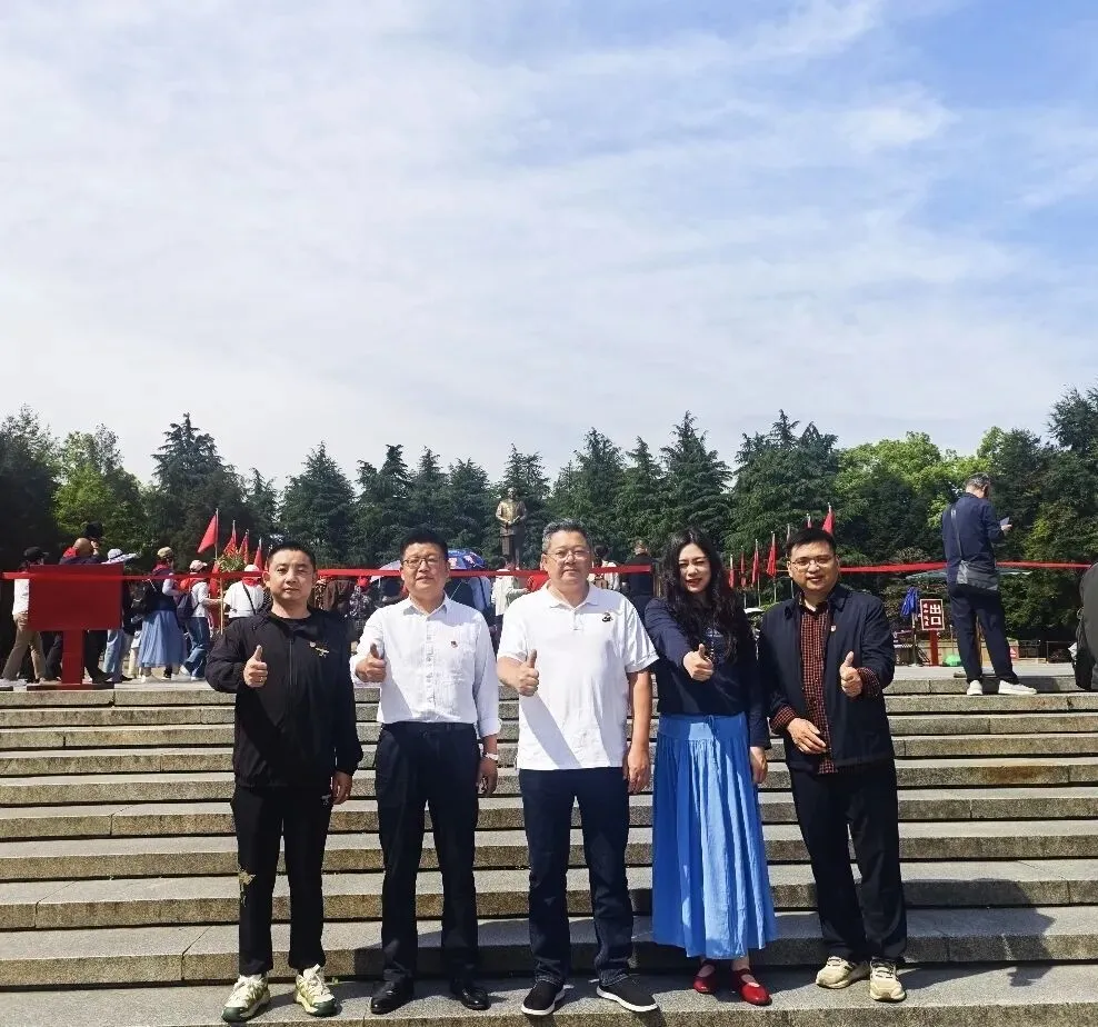 寻迹韶山悟初心 凝心聚力战高考——第四支部主题党日活动暨高三工会小组春游