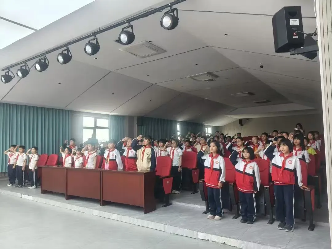 江西玉山下塘小学:   讲英雄故事  做时代新人  