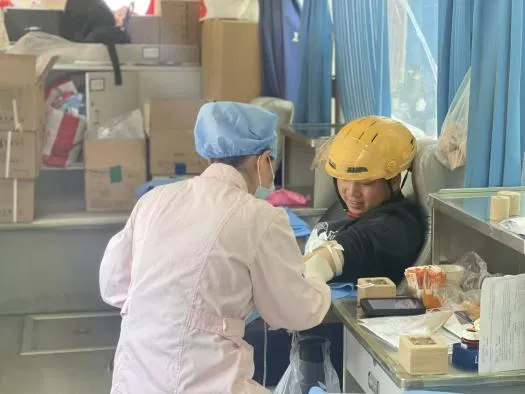 世纪半岛社区、广福小区社区联合圣约翰医院开展无偿献血活动